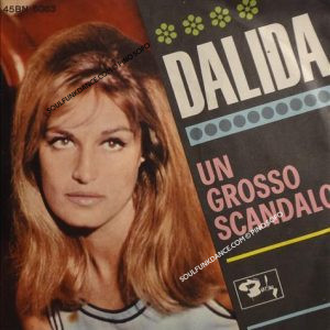 UN GROSSO SCANDALO / IL SILENZIO- vocal version -